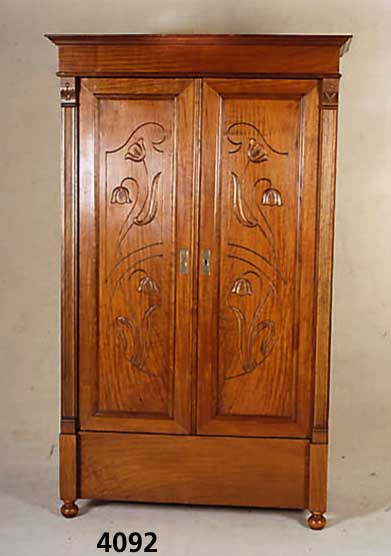 Jugendstilschrank, deutsch, um 1900/05, klassizistisch, Korpus Weichholz, teilweise auf Rahmen gearbeitet, Buche massiv, Mahagoni- furnier, FÜße ...