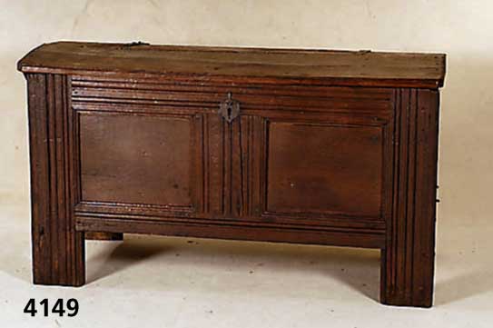 Stollentruhe, norddeutsch, um 1790/1810, Eiche massiv, original BÄnderung und Griffe, Schloß beschÄdigt, Dokumentenfach mit Einlege- boden, ...