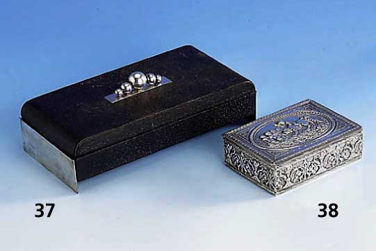 Deckeldose, Hanau um 1900, 800er Silber, z.T. Treibarbeit, nachgestochen, typ. Puttenszenerie, Deckel mit Scharnier, ca. 3.5 x 11.5 x 8 cm, Boden ...