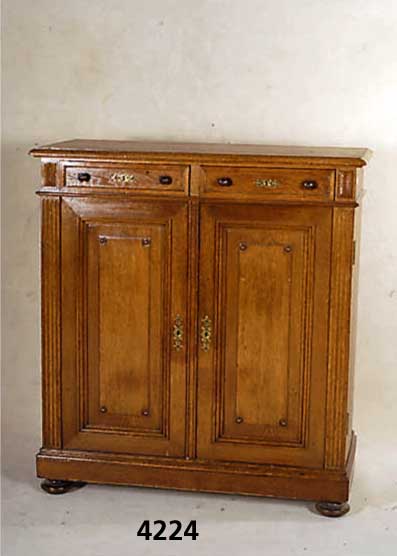 Vertiko, deutsch, 1890/1900, Korpus Weich- holz/Hartholz, Front auf Rahmen gearbeitet, Inlets doppelt getreppt, aufgesetzte Drechsel- arbeit, ...