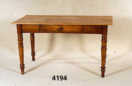 Tisch, deutsch, um 1900, Beine und Zarge Nußbaum und Buche massiv, Drechselarbeit, Eichenplatte sekundÄr, Schublade, Schwundriß, ca. 76x137x76 ...