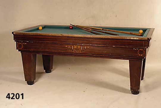 Billiardtisch, Wien/Prag, um 1900/05, im Wiener Sezessionsstil, starker Einfluß von Moser und Hoffmann, Zarge 3-fach getreppt, Zierteil mit ...