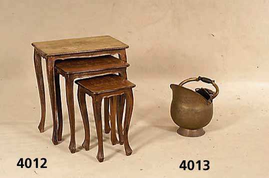 GefÄß fÜr Anmachholz, deutsch/Niederlande, um 1840/50, Messing und Kupfer, z.T. reine Treibarbeit, verlÖtet, Griffe Buche massiv, gedrechselt, ...