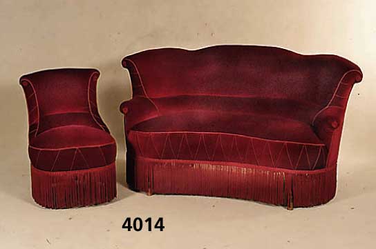 2-sitzer Sofa und 4 Sessel, deutsch, um 1880/ 90, Barockstil, RÜcken geheftet, paspeliert, weinroter stehender Mohairbezug, sogenanntes ...
