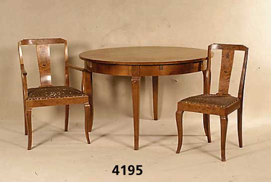 Tisch mit 8 StÜhlen, Schweden, um 1928/30, Korpus Weichholz und Buche, Birkewurzelfurnier , z.T. gespiegelt, sparsame abstrakt florale ...