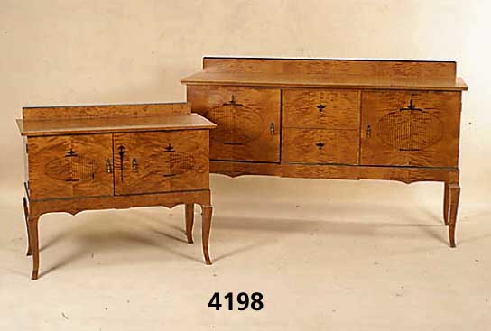 Anrichte und Kredenz, Schweden, um 1928/30, Korpus Buche und Weichholz, Birkefurnier, Birkewurzelfurnier gespiegelt, schwarze ab- strakt florale ...