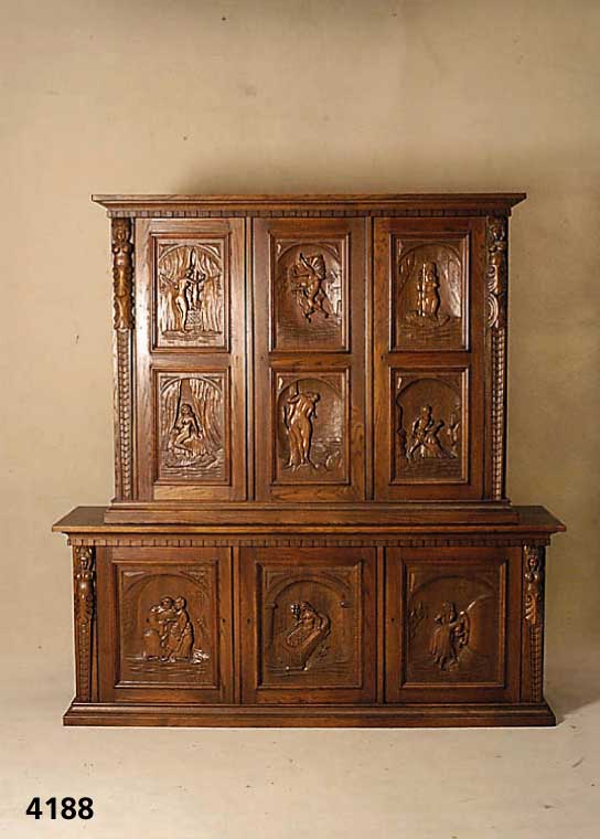 Kassettierter Schrank, Belgien, Hartholz, Eiche massiv, z.T. auf Rahmen gearbeitet, Kassetten einfach getreppt, Inlets mit Darstel lungen aus ...