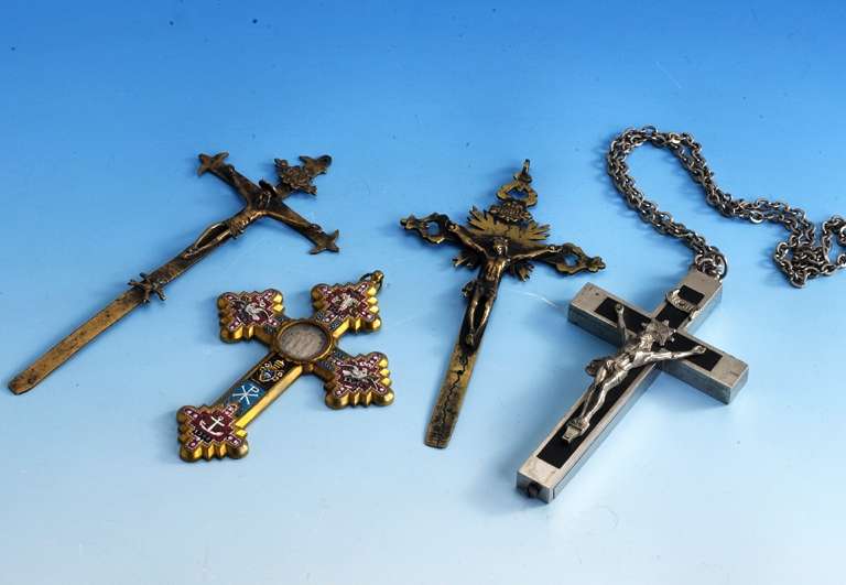 Konvolut 4 Kreuze, 1 x Pilgerkreuz, sÜddeutsch um 1900, Reli- quienbehÄlter, Hl. Ursula, Hl. Viktoria, Hl. Liberatus, Hl. Siegesmund, ...