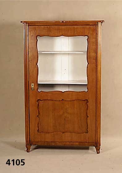 Glasschrank, deutsch, um 1880, Ulme massiv, eintÜrig, TÜr teilverglast, Glas beschÄdigt, SchlÜssel fehlt, Alters- und Gebrauchsspuren, ca. ...