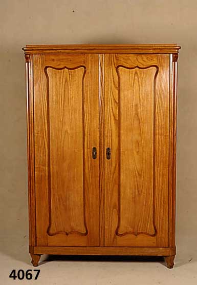 Schrank, deutsch, um 1870, Esche massiv, zweitÜrig, zerlegbar, 1 RÜckwandbrett fehlt, Alters- und Gebrauchsspuren, ohne SchlÜssel, ca. ...