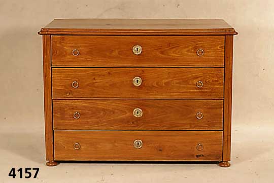 Kommode, deutsch, um 1880, Kirschholz massiv, vierschÜbig, ohne SchlÜssel, seitlich Spannungsrisse, Alters- und Gebrauchsspuren, ca. 94x130x64 cm