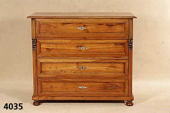 Kommode, deutsch, um 1860/70, Ulme massiv, Reparaturstellen, SchlÜssel fehlt, Alters- und Gebrauchsspuren, ca. 104x121x61 cm