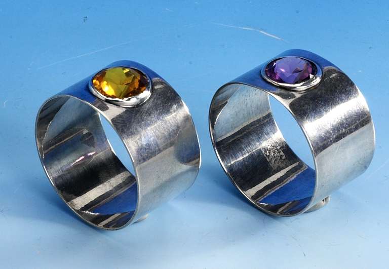 Paar Serviettenringe, 900er Silber, amethystfarb. und citrinfarb. facett. Glas- stein, D ca. 5.5 cm, massive Ausf.