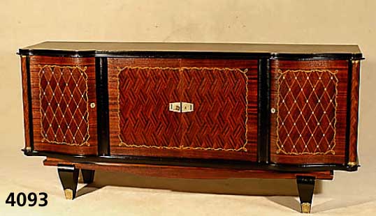 ArtDeco-Sideboard, Frankreich, um 1940, Palisander, in schÖnem Bild furnier, z.T. im- bonisiert, feine Perlmutt- und Edelholzein- Legearbeiten, ...