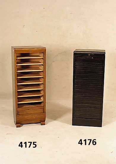 Rollschrank, deutsch, 30er Jahre, Weichholz/ Sperrholz, einfache EinschubbÖden, 1x ergÄnzt, z.T. geschwÄrzt, original Schloß und SchlÜs- sel, ...