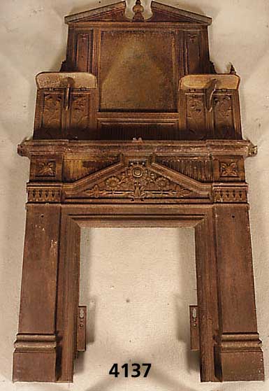 Kaminumrandung mit Aufsatz, wohl deutsch, Schmiedeeisen, in Form eines rÖmischen Hauses, reich verziert, abstrakt florale Blumendar- stellung, ...