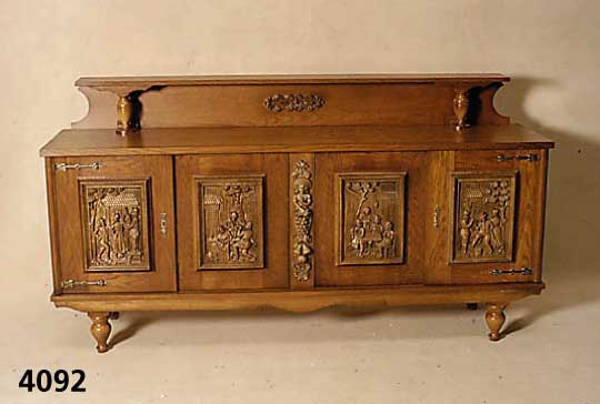 Anrichte, deutsch, 60er Jahre, Eiche massiv bzw. Eichefurnier, aufgesetzte Schnitzereien, nach dem Vorbild von Thoniers, balusterfÖrmig, original ...