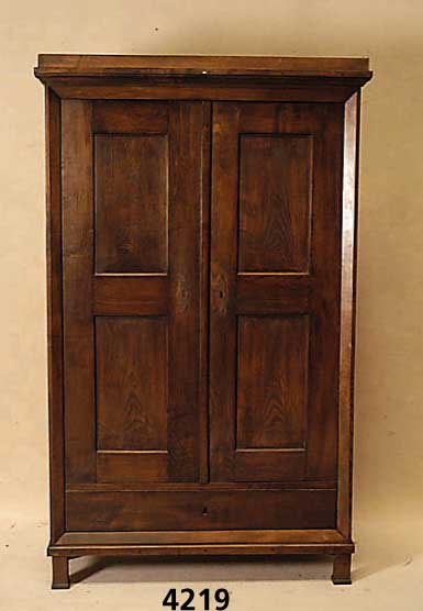 SpÄtbiedermeierschrank, mitteldeutsch, um 1860 , RÜster massiv, Front auf Rahmen gearbeitet , leicht schwundrissig, leicht verzogen, 4 Inlets, ...