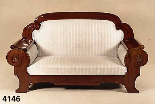 2-sitzer Sofa, nordisch, um 1920, Korpus Weichholz, Mahagoni massiv, Mahagonifurnier, Flachschnitzerei aus dem Vollholz, abstrakt floral, sparsame ...
