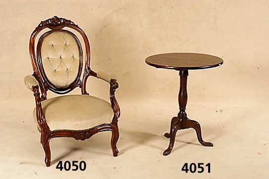 Beistelltisch, England, Eiche massiv, ge- drechselt, geschwungen, viktorianischer Stil, Klappmechanismus, teilrestauriert, H. ca. 73 cm, D. ca. 60 ...