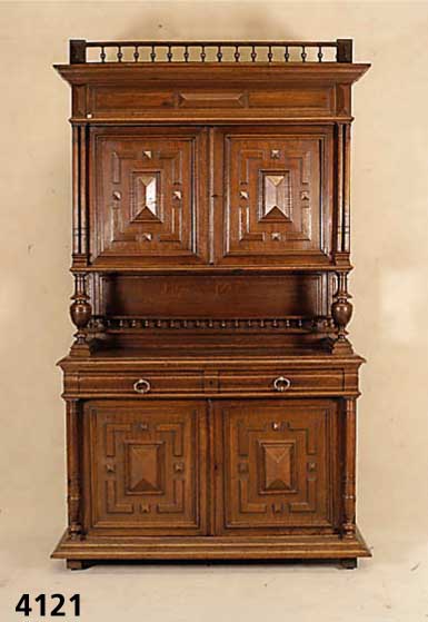 Vielzweckschrank, Belgien, um 1890/1900, Korpus Weichholz, Eiche massiv, Eichefurnier, auf Rahmen gearbeitet, aufgesetzte abstrakte Schnitzerei in ...
