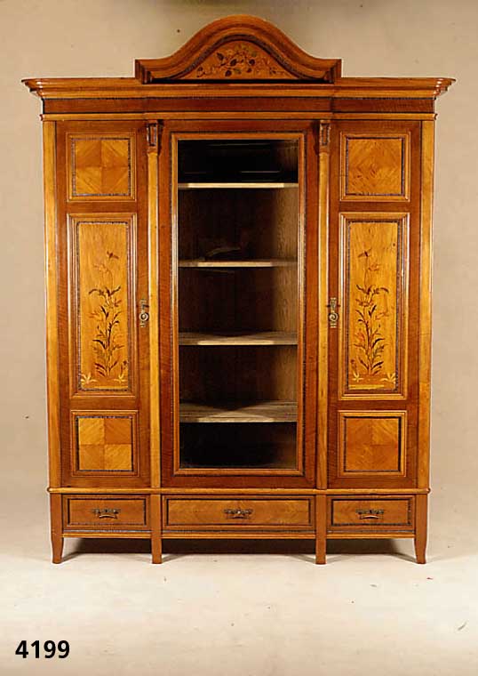 Vielzweckschrank, deutsch, um 1900/05, Korpus Weichholz, Buche und Eiche, komplett auf Rahmen gearbeitet, Front 10-fach kaset- tiert, Zierleisten ...