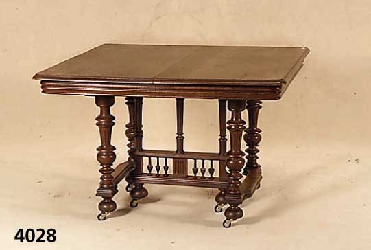 Ausziehtisch, Frankreich/Lyon, um 1890, Korpus Weichholz, Eiche massiv, Gestell reiche Drechselarbeit, balusterfÖrmig, Wangen ver- bunden, ...