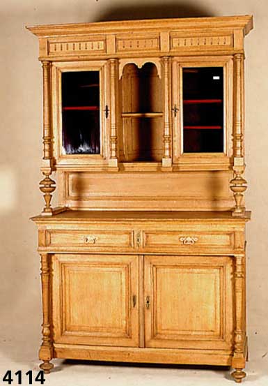 Aufsatzbuffet, wohl deutsch, um 1880/90, Eiche massiv, Vitrinenaufsatz, kassettiert, 6 VollsÄulen, leichte Gebrauchsspuren, zeitlos elegant, ca. ...