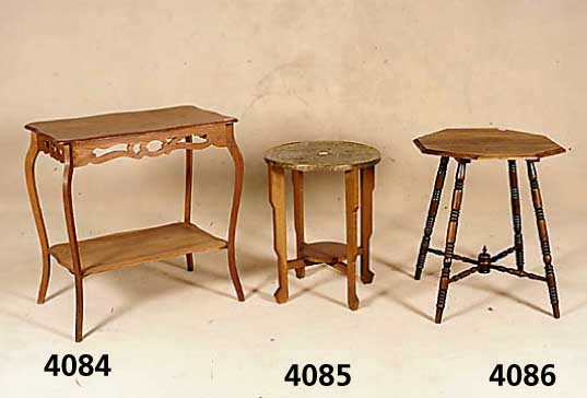 Konsolentisch, Frankreich, um 1900, Eiche massiv, mit Ablegefach, geschweifte Platte, leichte Gebrauchsspuren, zeitlos elegant, vielfach ...