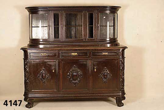 Schrank, deutsch, um 1910, Eiche massiv, Eichefurnier, Oberteil verglast, Medaillon- schnitzerei, leichte FurnierschÄden, leichte ...