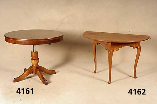 Runder Ausziehtisch, deutsch/Italien, 60er Jahre, Fuß Buche massiv, Zarge und Platte Wurzelnußfurnier gespiegelt, HÖhe durch Dreh- mechanismus ...