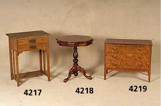 BeistellkommÖdchen, deutsch, um 1930, Korpus Weichholz/Hartholz, Ahornfurnier, neue Sachlichkeit, starke Anlehnung an den SpÄt- biedermeierstil, ...