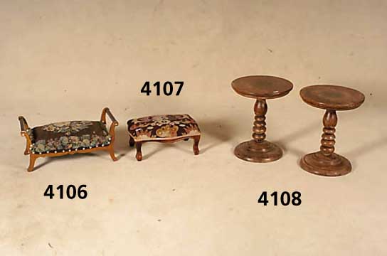 2 Blumentische, deutsch, um 1910, Buche massiv, Drechselarbeit, leicht schwundrissig, OberflÄche sollte behandelt werden, vielfach verwendbar, H. ...