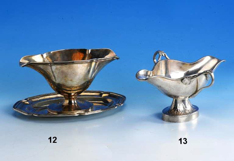 Sauciere, Silber gepr., wohl Frankreich um 1860 nach dem Vorbild von 1815/20, massives Silber gepr., im amerikanischen Stil, geschweift, ...