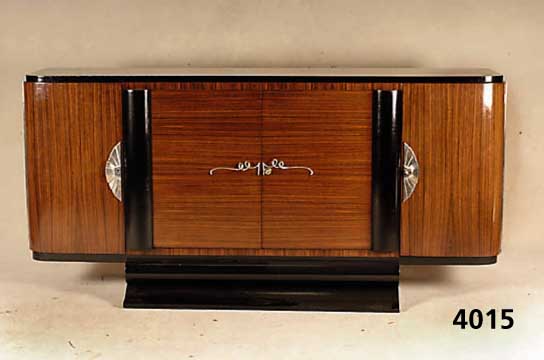 ArtDeco-Sideboard, Frankreich, um 1920, Riopalisander gespiegelt furniert, z.T. schwarz abgesetzt, sehr hochwertige Verarbei- tung, aufwendige ...