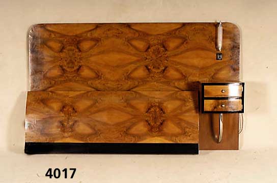 ArtDeco-Bett, Frankreich, um 1920, kauka- sische Wurzelnuß furniert, z.T. schwarz abge- setzt, mit integriertem Nachtschrank und Leselicht, ...