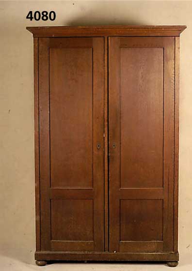 Vielzweckschrank, deutsch, um 1902/04, auf Rahmen gearbeitet, Eiche massiv, Eichefurnier, Front 4-fach kasettiert, original Schloß und BeschlÄge, ...