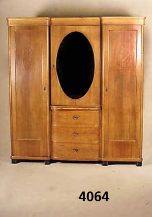 Kleiderschrank, deutsch, um 1910, Jugendstil , Korpus Hartholz, komplett auf Rahmen gear- beitet, Ahorn- bzw. Obstholzfurnier, schÖne Anordnung ...