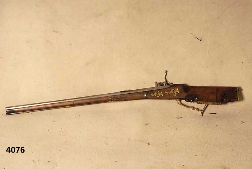 Radschloßgewehr, sÜddeutsch, um 1580/1620, Schloß Eisen mit reicher Rocaillenverzierung, in symetrischer und asymetrischer Anordnung, frei ...