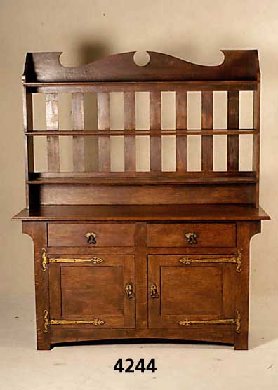 Anrichte mit Tellerboard, deutsch, um 1900/05, Aufsatz spÄter, strenger Jugendstil mit Barockstileinfluß, Eiche massiv, original Be- schlÄge, ...