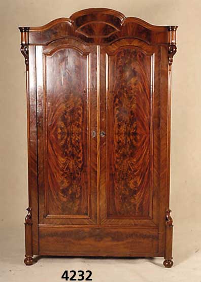Keider- bzw. WÄscheschrank, deutsch, um 1890/ 1900, Barockstil, Korpus Weichholz, Mahago- ni- bzw. Pyramidenmahagonifurnier, vielfach gespiegelt, ...