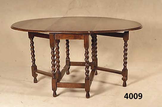 Oblongtable, England, um 1900, viktoria- nischer Stil, z.T. Eiche massiv, Gestell mit gedrehten Beinen, 2 Auslagen, auch als Konsole zu verwenden, ...