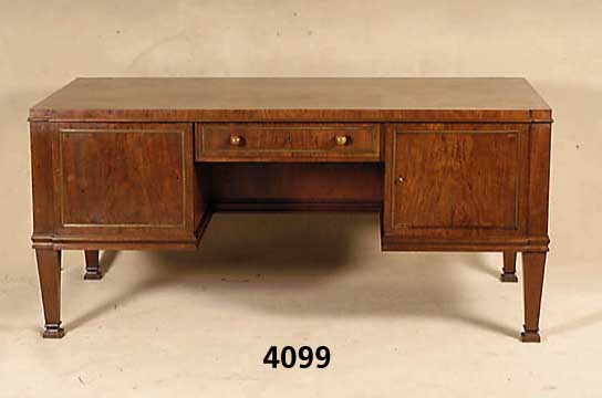 Schreibtisch, deutsch, um 1910, Korpus Weichholz, Eiche und Buche massiv, Palisander- bzw. kaukasisch Nußbaumfurnier, z.T. gespie- gelt, im ...
