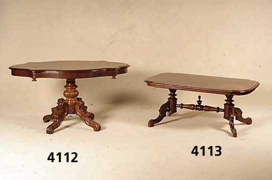 Salontisch, Italien, 20er/30er Jahre, nach flÄmischem Vorbild von 1720/30, SÄule gedrech- selt, Schnitzerei aus dem Vollholz, 4 Ausleger , reich ...