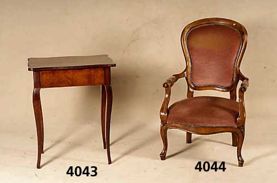 Louis-Philippe-Sessel, deutsch, um 1850/60, Gestell Nußbaum massiv, allseitig geschweift und gerieft, gute Paßform, Nagelverzierung, Polster und ...