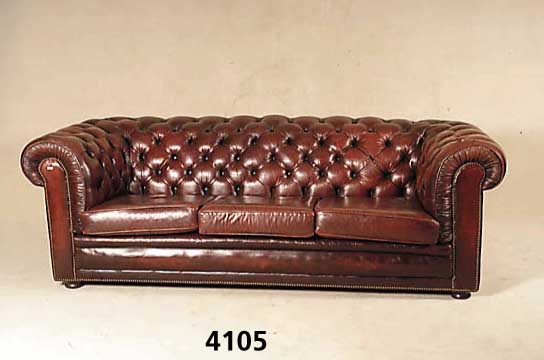 3-sitzer Sofa, England, 20er/30er Jahre, weinroter Lederbezug, Wendekissen von bester QualitÄt, RÜcken vielfach genoppt und geheftet , ...