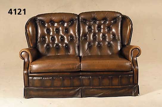 2-Sitzer Sofa, deutsch/Niederlande, 50er/60er Jahre, lichtbrauner Lederbezug, in sich leicht geschweift, Zarge und FÜße verhÜllt, RÜcken ...