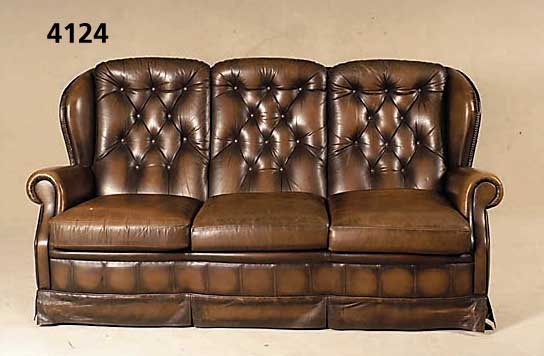 3-Sitzer Sofa, deutsch/Niederlande, 50er/60er Jahre, lichtbrauner Lederbezug, in sich leicht geschweift, Zarge und FÜße verhÜllt, RÜcken ...