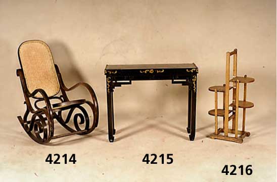 Schaukelstuhl, nach Vorbild von Thonet, Bugholz, braun gebeizt, in stiltypischer Manier, ca. 100x53 cm, Sh. ca. 36 cm, St. ca. 45 cm