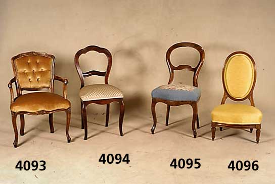 Kinderstuhl, England, um 1890/1900, Rahmen Buche massiv, in sich leicht geschweift, spar- same Schnitzerei, Louis-XVI-Stil, neu ge- polstert, neuer ...